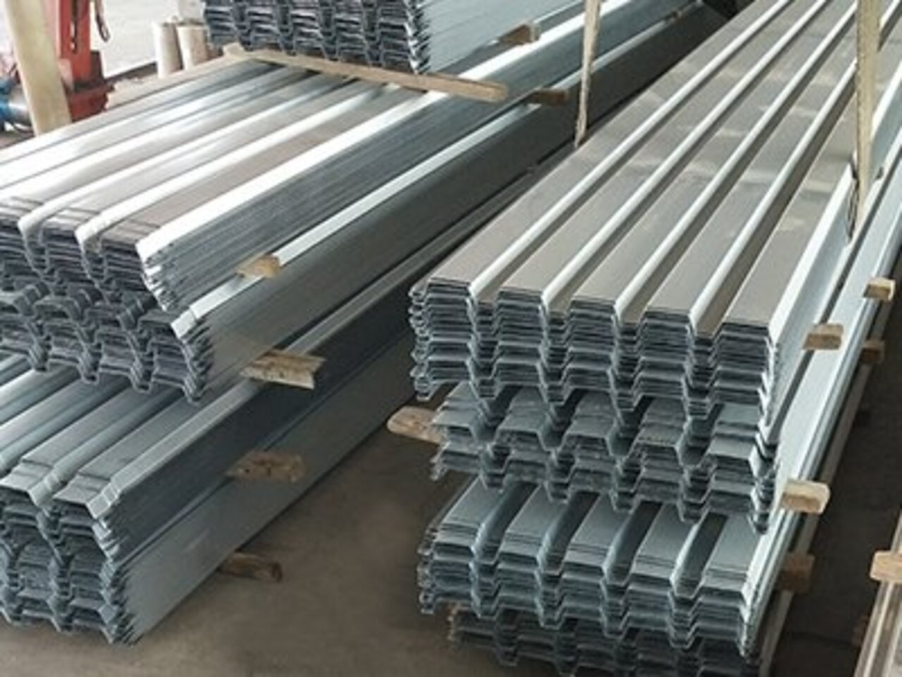 <b>YX38-150-750開(kāi)口型樓承板</b>